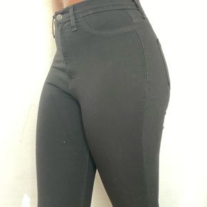 Fashion nova black flared out jeans !!